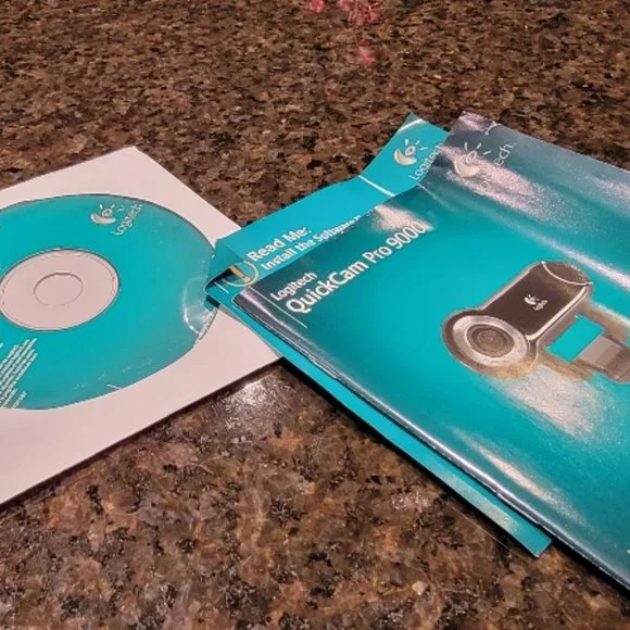 Logitech QuickCam Pro 9000 HD USB 2MP Autofocus Lens Camera